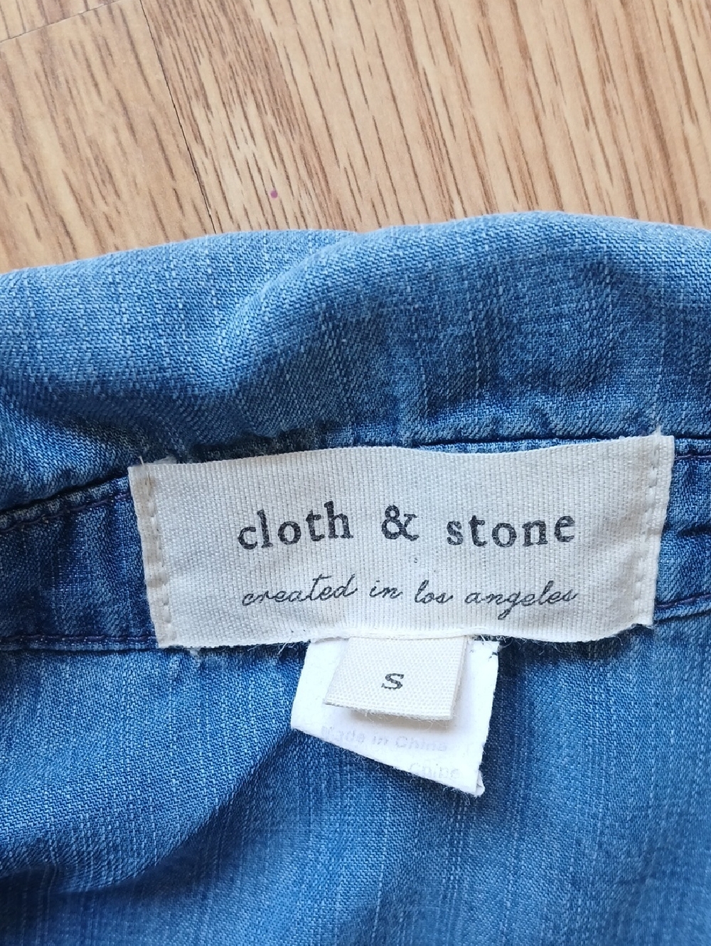Anthropologie Cloth & Stone Chambray Button Down Shirt Size Small - Picture 6 of 7